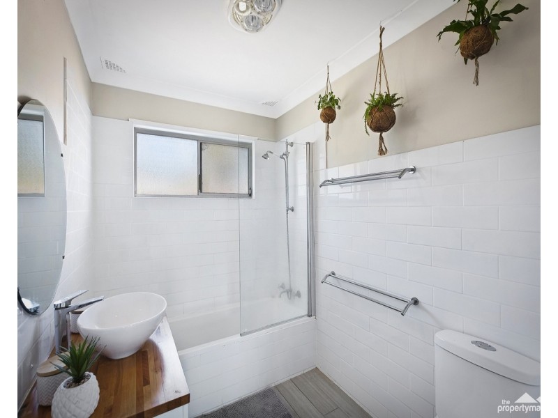 5 Summerland Road, Summerland Point NSW 2259