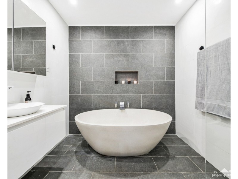 27 Elaine Avenue, Berkeley Vale NSW 2261