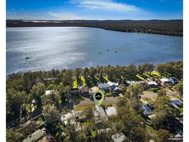 18 Lakeshore Avenue, Kingfisher Shores NSW 2259