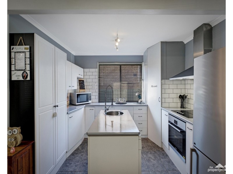 18 Lakeshore Avenue, Kingfisher Shores NSW 2259