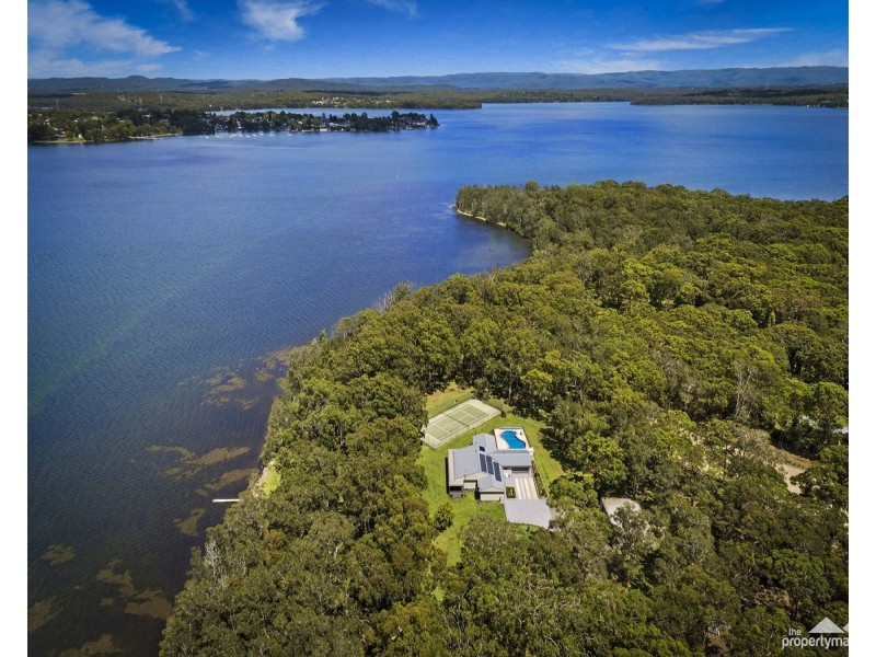 215 Cams Boulevard, Summerland Point NSW 2259