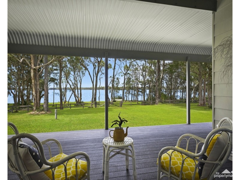 215 Cams Boulevard, Summerland Point NSW 2259