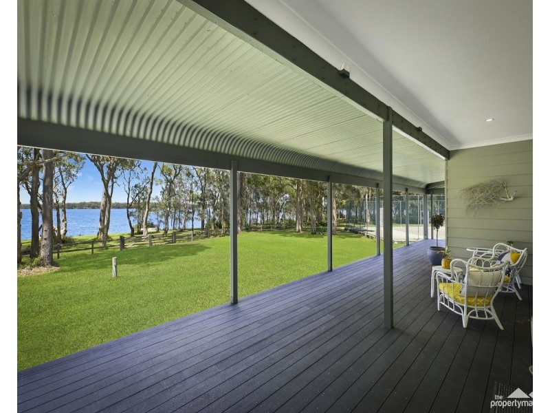 215 Cams Boulevard, Summerland Point NSW 2259