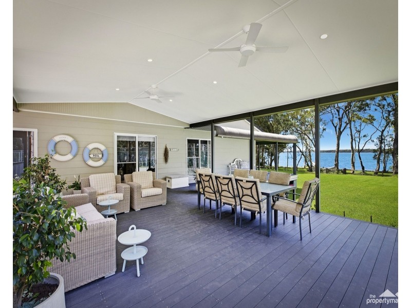 215 Cams Boulevard, Summerland Point NSW 2259