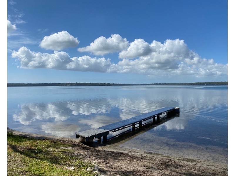 215 Cams Boulevard, Summerland Point NSW 2259