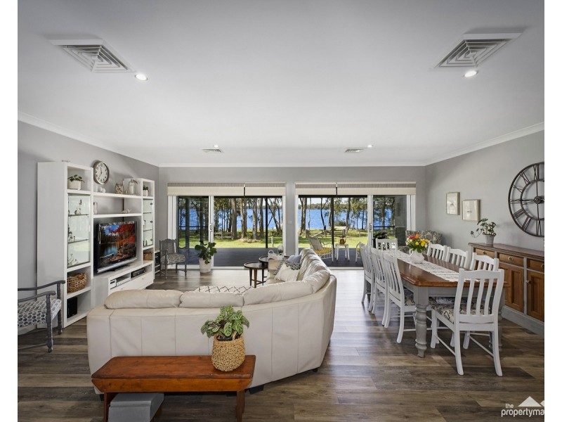 215 Cams Boulevard, Summerland Point NSW 2259