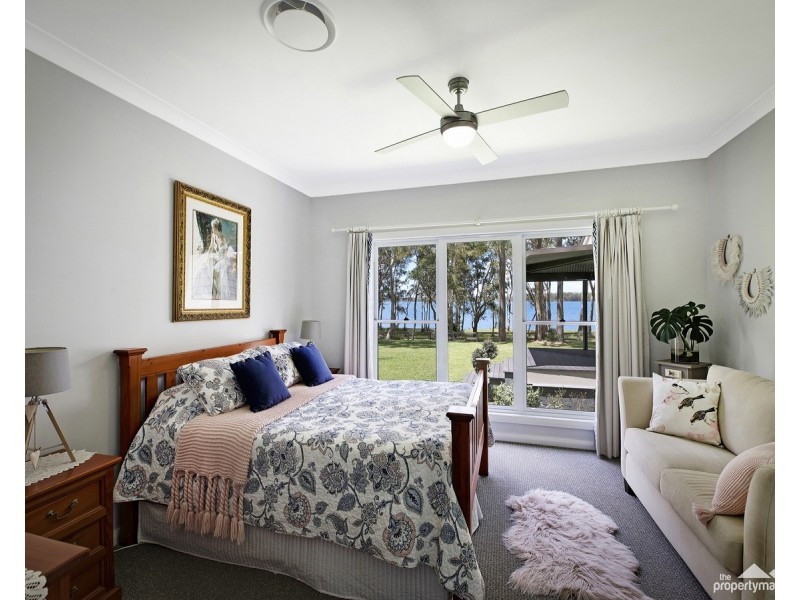 215 Cams Boulevard, Summerland Point NSW 2259
