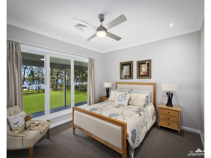 215 Cams Boulevard, Summerland Point NSW 2259