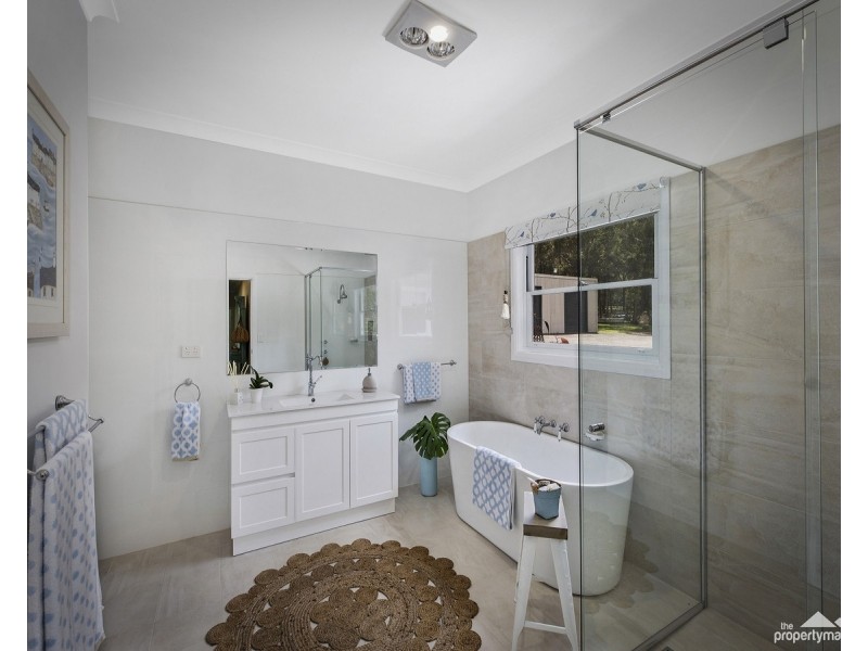 215 Cams Boulevard, Summerland Point NSW 2259