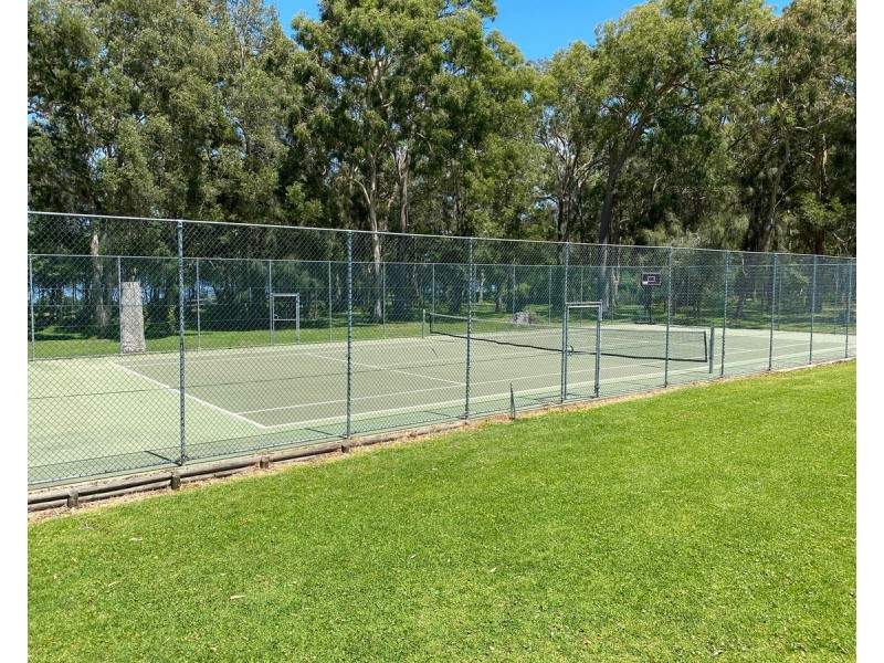 215 Cams Boulevard, Summerland Point NSW 2259