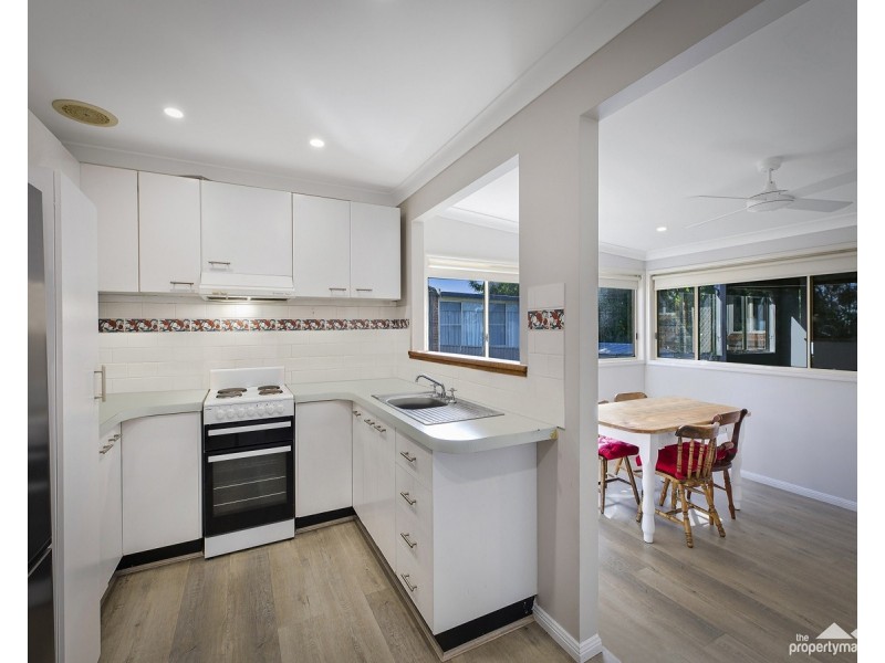 4 Naroo Avenue, Summerland Point NSW 2259