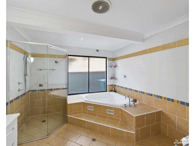 20 Kingsford Smith Drive, Berkeley Vale NSW 2261