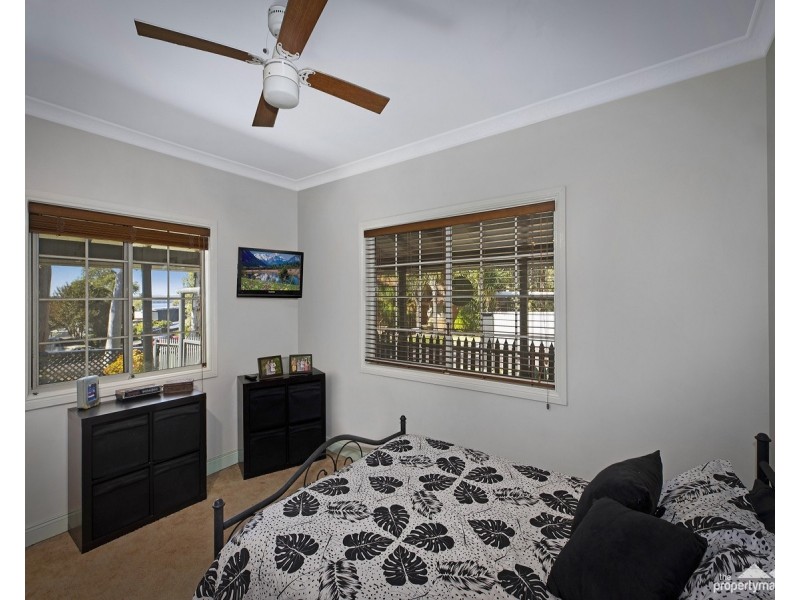 104 Griffith Street, Mannering Park NSW 2259