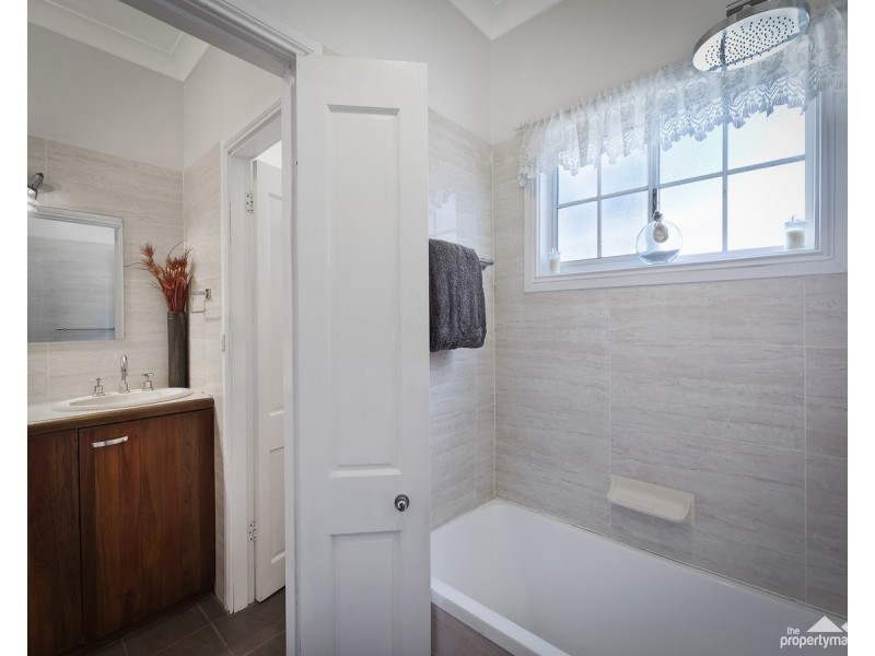 104 Griffith Street, Mannering Park NSW 2259