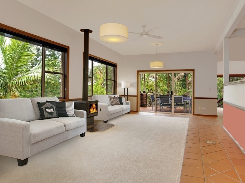 8 Peter Avenue, Forresters Beach NSW 2260