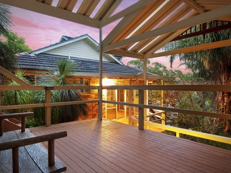 8 Peter Avenue, Forresters Beach NSW 2260