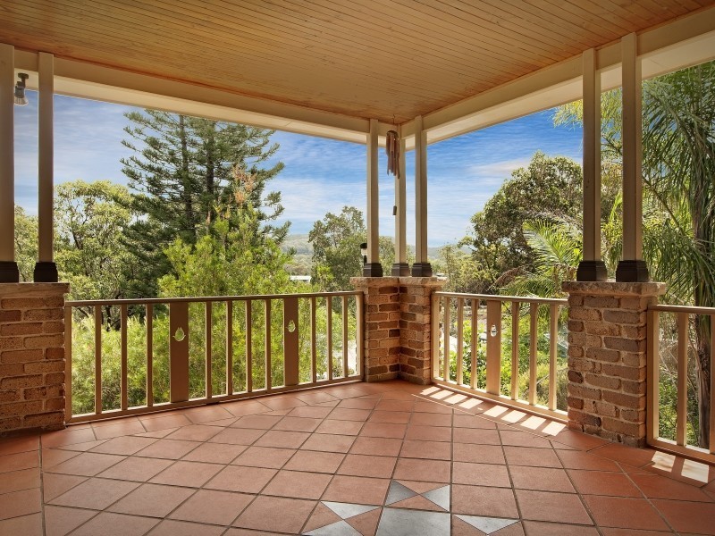 8 Peter Avenue, Forresters Beach NSW 2260
