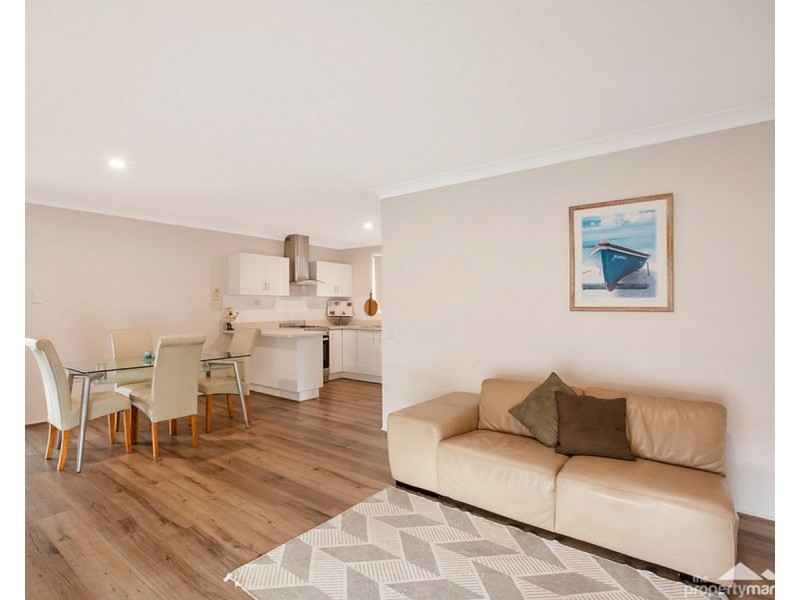 39 Campbell Parade, Mannering Park NSW 2259
