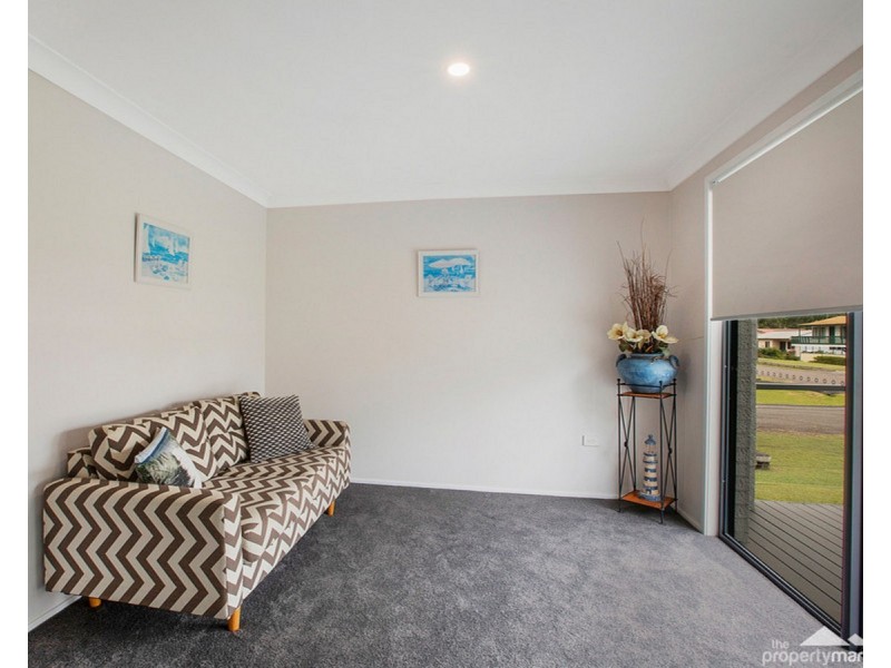 39 Campbell Parade, Mannering Park NSW 2259