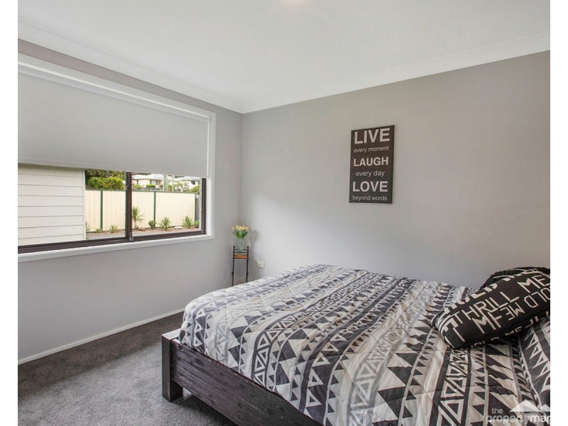 39 Campbell Parade, Mannering Park NSW 2259