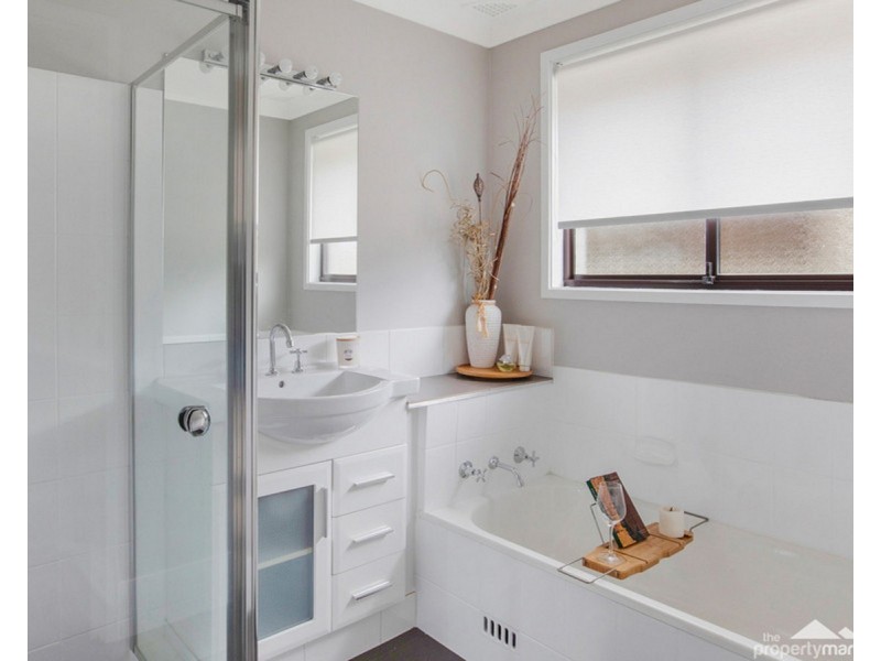 39 Campbell Parade, Mannering Park NSW 2259