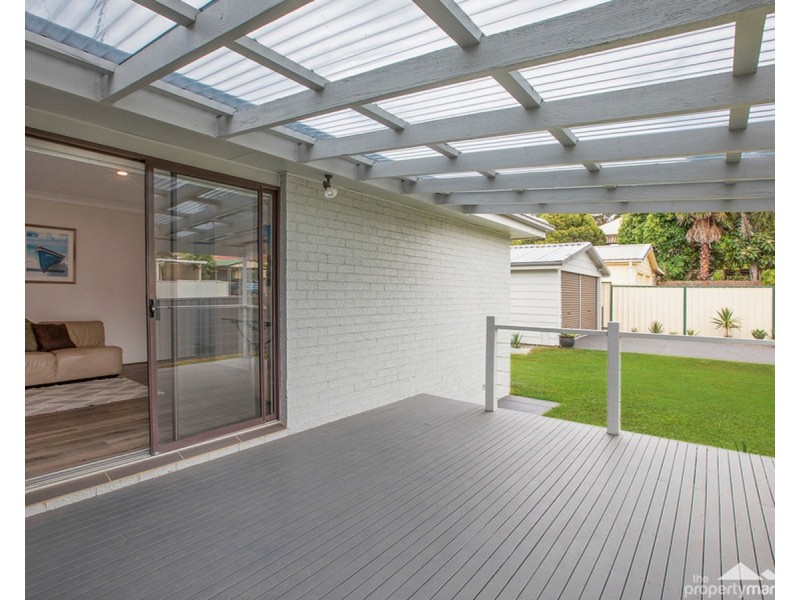39 Campbell Parade, Mannering Park NSW 2259