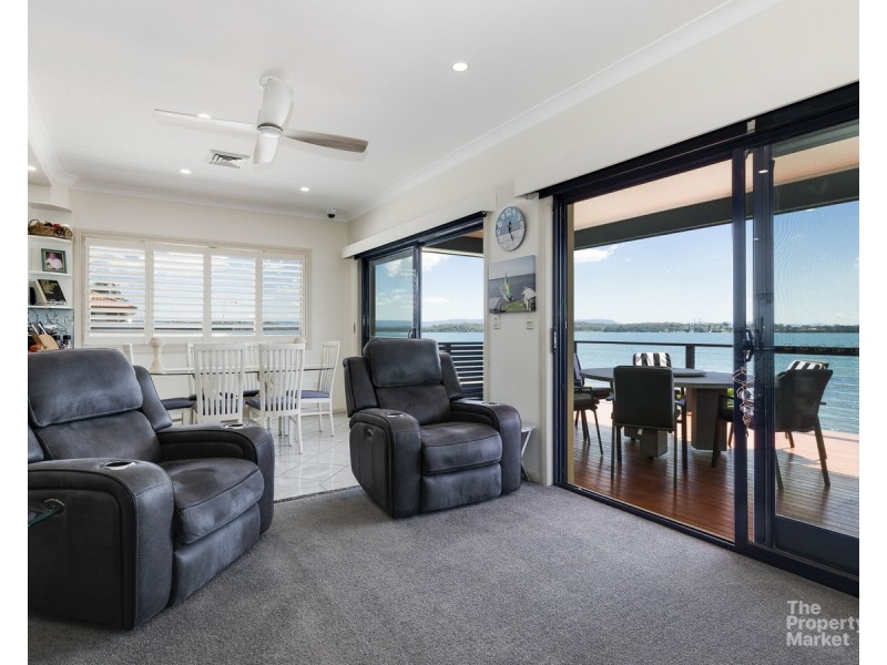 10 Peverill Street, Mannering Park NSW 2259