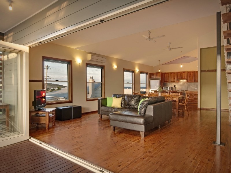 6 Clarke Street, Catherine Hill Bay NSW 2281