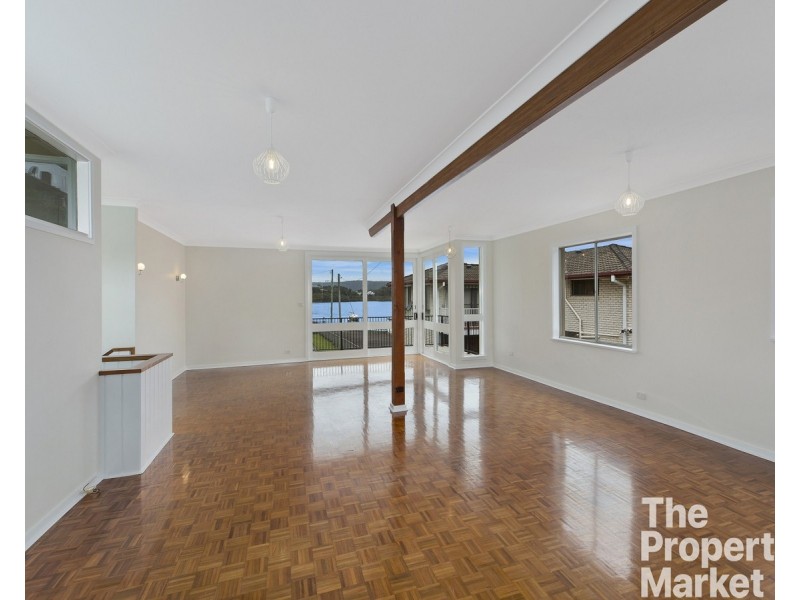 4 Frederick Street, Point Frederick NSW 2250