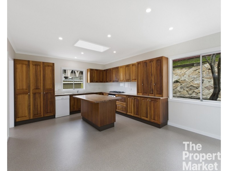 4 Frederick Street, Point Frederick NSW 2250