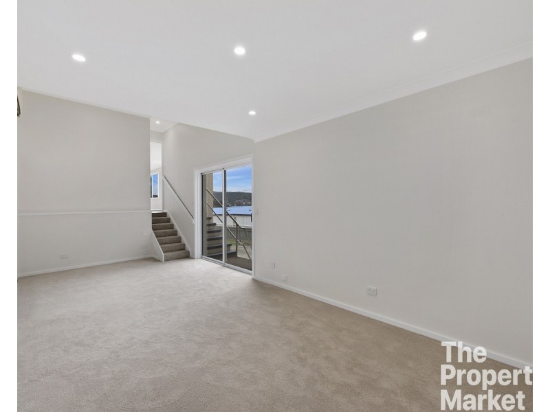 4 Frederick Street, Point Frederick NSW 2250