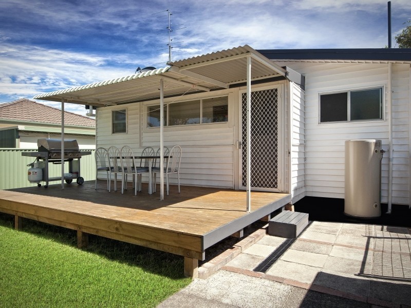 27 Robson Avenue, Gorokan NSW 2263