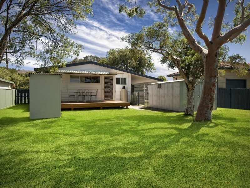 27 Robson Avenue, Gorokan NSW 2263