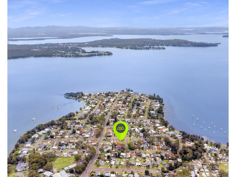 82 Gymea Crescent, Mannering Park NSW 2259