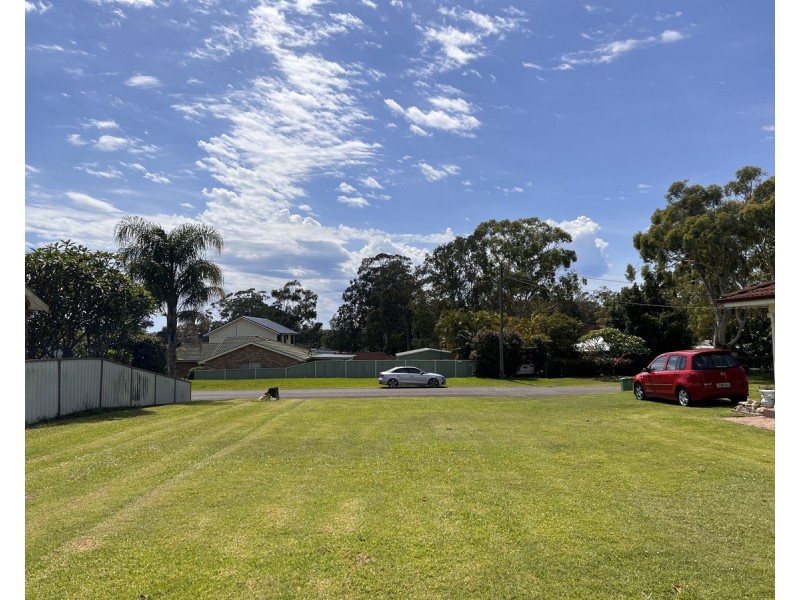 82 Gymea Crescent, Mannering Park NSW 2259