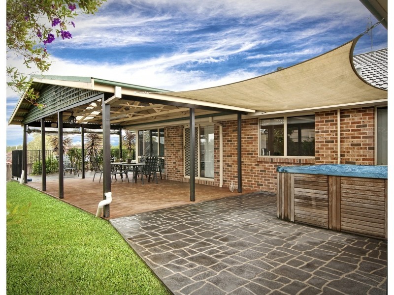 17 Barrington Drive, Woongarrah NSW 2259