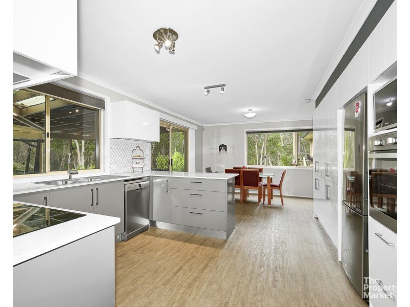 10 Simmons Close, Wyee Point NSW 2259