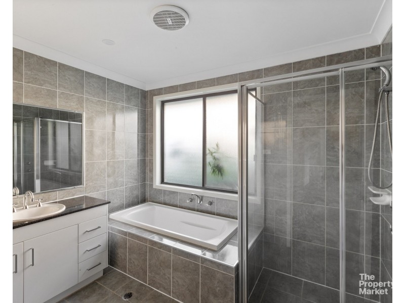 8 Connemara Street, Wadalba NSW 2259