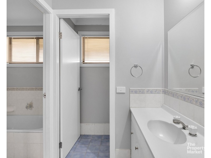 27 Tarwarri Road, Summerland Point NSW 2259