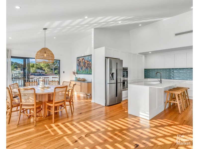 18 Halcyon Street, Mannering Park NSW 2259