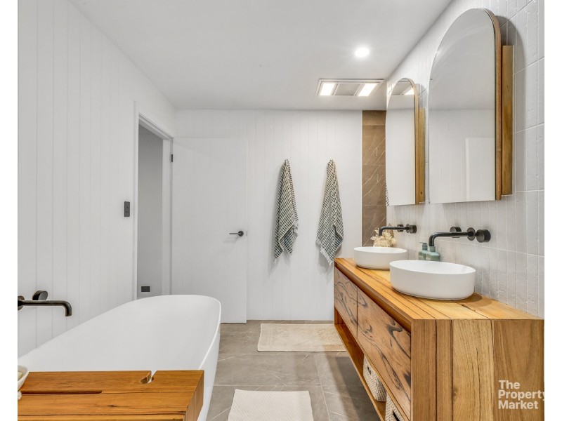 18 Halcyon Street, Mannering Park NSW 2259