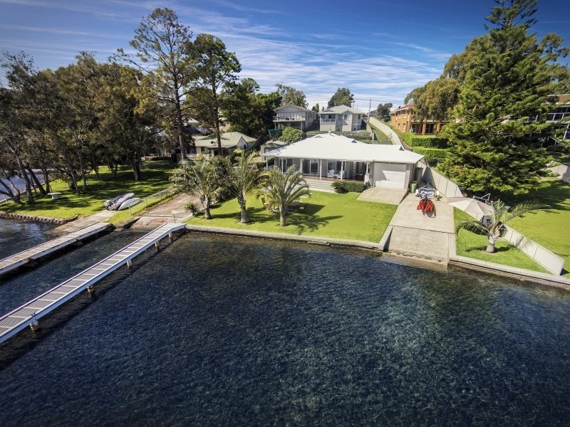 58 Gordon Avenue, Summerland Point NSW 2259