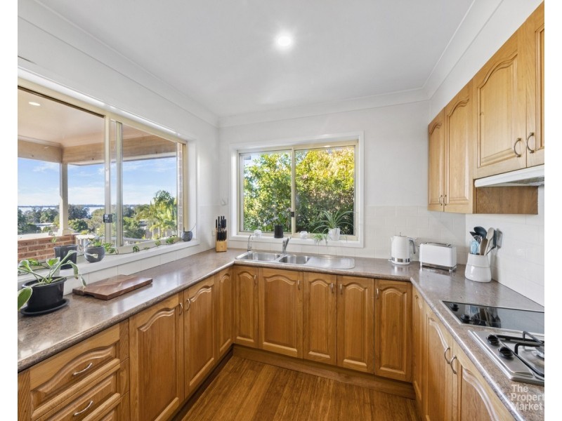 1a Shannon Parade, Berkeley Vale NSW 2261