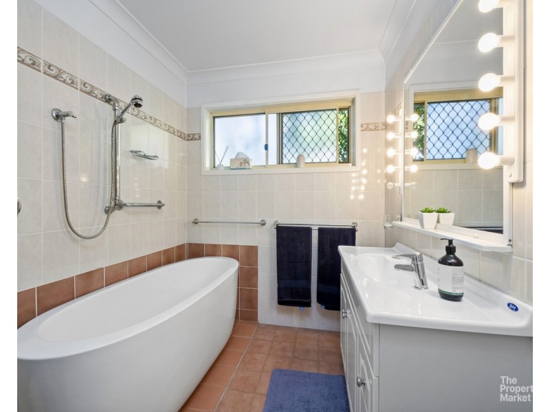 1a Shannon Parade, Berkeley Vale NSW 2261