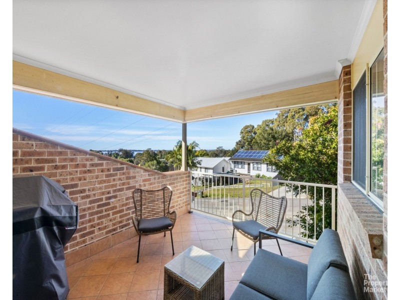 1a Shannon Parade, Berkeley Vale NSW 2261
