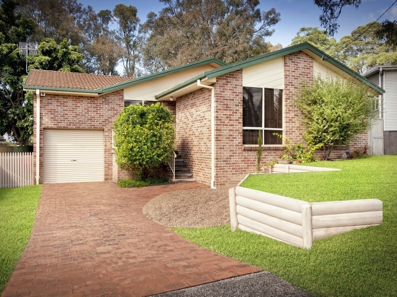 4 Kingsford Smith Drive, Berkeley Vale NSW 2261