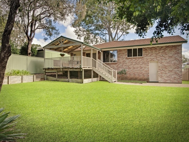 4 Kingsford Smith Drive, Berkeley Vale NSW 2261