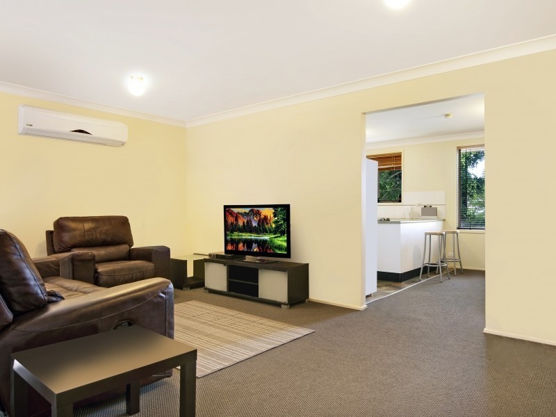4 Kingsford Smith Drive, Berkeley Vale NSW 2261