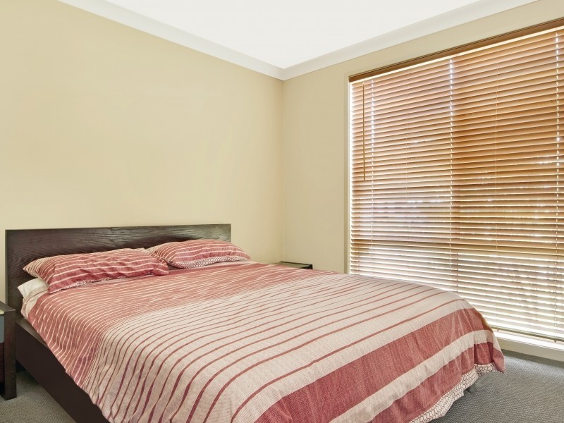 4 Kingsford Smith Drive, Berkeley Vale NSW 2261