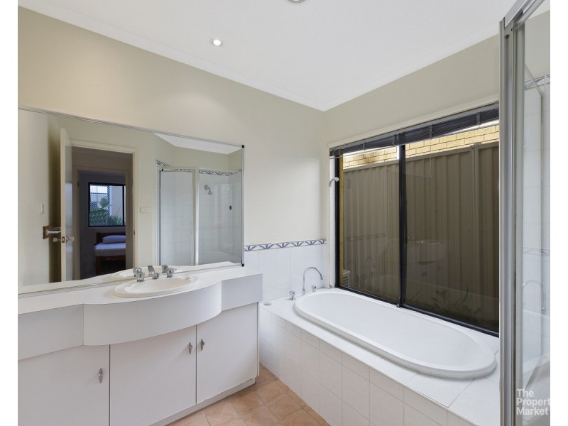 126 Elizabeth Bay Drive, Lake Munmorah NSW 2259